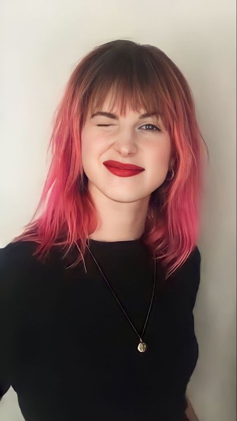 Hayley Williams Haircut, Haley Williams Hair, Haley Williams, Hayley Paramore, Paramore Hayley Williams, Crop Hair, Hair Bangs, Shot Hair Styles, Queen Hair