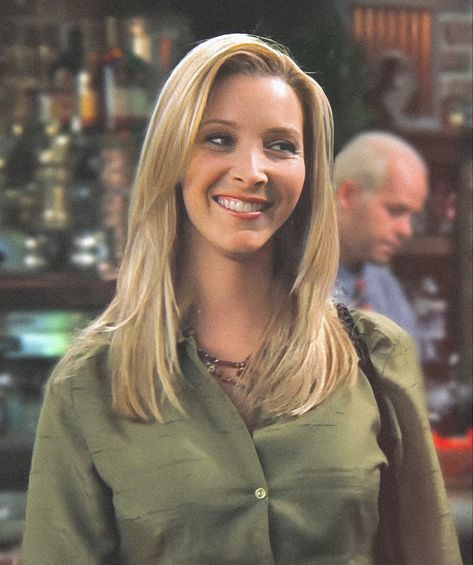 Phoebe Buffay Haircut, Phoebe Haircut, Lisa Kudrow Hair, Phoebe Hair, Lisa Kudrow Friends, Phoebe Buffay Outfits, Regina Phalange, Lisa Kudrow, Friends Best Moments