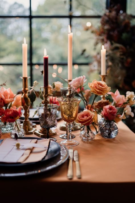 Tables With Candles Wedding, Earth Tone Tablescape, Fall Wedding Trends 2023, Earth Tones Wedding Party, Earth Tone Centerpieces, Candles Table Decor Wedding, Wedding Table Decorations Autumn, Warm Earth Tone Wedding, Autumn Wedding Tablescape