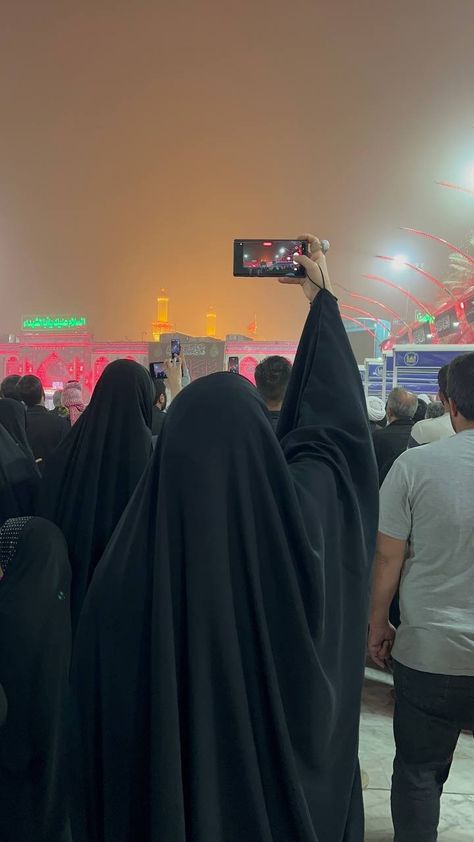 Arbaeen Walk Photography, Arbaeen Walk, Walk Photography, Alice And Wonderland Tattoos, Islamic Photo, Gallery Frame Set, Karbala Pictures, Black And White Picture Wall, Karbala Photography