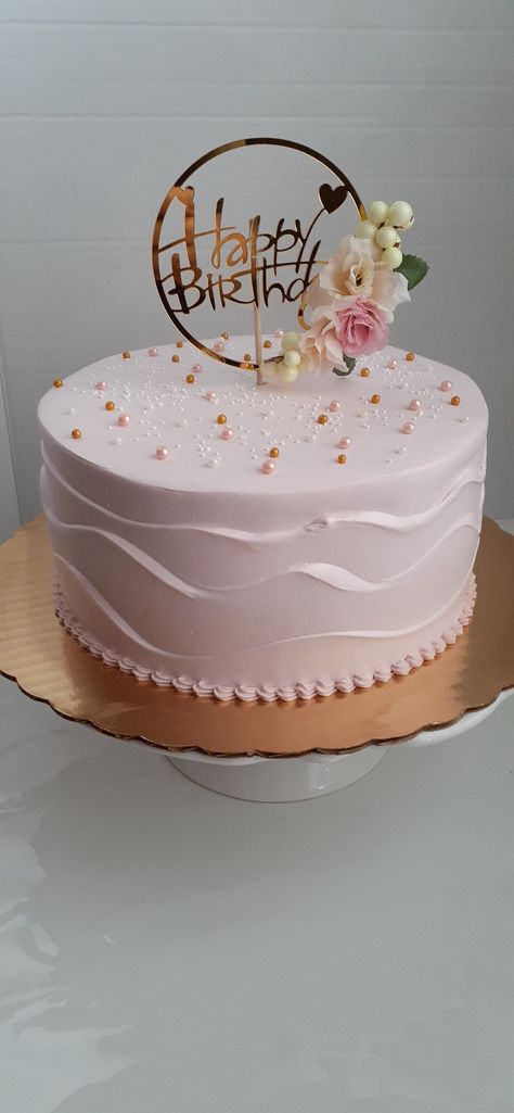 Small Sweet 16 Birthday Cake Ideas, Small Quince Cake, 33 Birthday Ideas Women Cake, Simple Round Cake Designs, Birthday Cake Designs For Women, Simple Birthday Cakes For Women, Pretty Birthday Cakes For Women, Simple Round Cake, Elegant Cake Ideas