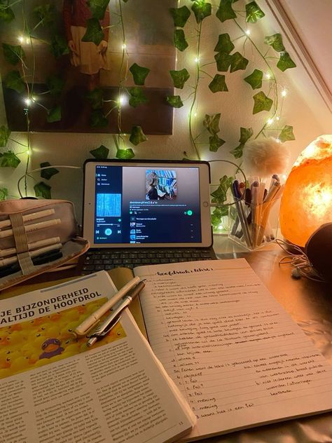 Organization Aesthetic School, Dutch Language Aesthetic, Spring Studying Aesthetic, Spring College Aesthetic, Spring Study Aesthetic, Homeschooled Aesthetic, Aesthetic Girl Studying, Rory Gilmore Studying Aesthetic, Home Schooling Aesthetic