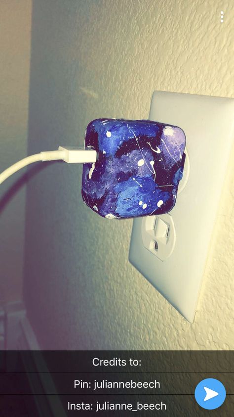 Galaxy painted phone charger block. ✨ Painted Phone Charger, Charging Block Painting Ideas, Phone Charger Painting Ideas Easy, Painted Charger Cube Ideas, Drawing Of Spider, Charger Painting Ideas, Spiderman Watercolor, Charger Art, Charger Ideas