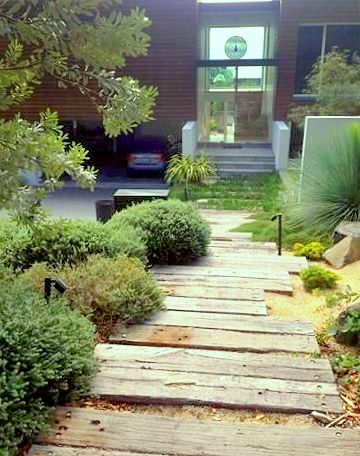 Beach House Garden, Coastal Landscaping, Australian Native Garden, Farmhouse Landscaping, Australian Garden, Garden Steps, Coastal Gardens, Outdoor Living Spaces, Native Garden