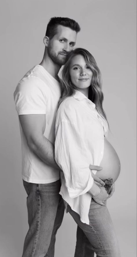 Maternity Photoshoot Outfits Studio, Couple Pregnancy Pictures, Indoor Maternity Photos, Pregnant Photoshoot, Maternity Shoot Outfit, Studio Maternity Shoot, Maternity Studio Photoshoot, Family Maternity Pictures, Pregnancy Announcement Photoshoot