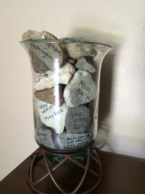 Travel Keepsake Ideas, Vacation Memory Ideas, Diy Vacation Souvenirs, Diy Beach Souvenirs, Displaying Rocks From Vacation, Souvenir Collection Ideas, Traveling Souvenirs Ideas, Souvenir Ideas Travel, Travel Memories Display