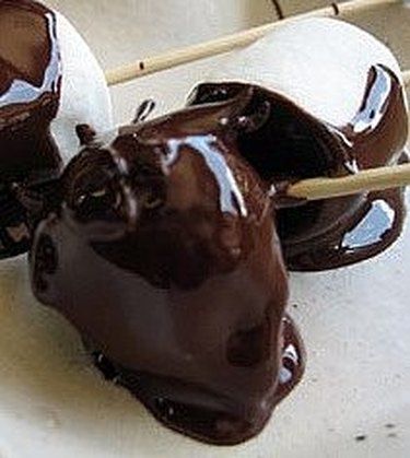 Chocolate With Coconut Oil, Chocolate For Dipping, Melt Chocolate For Dipping, Chocolate Dipping Sauce, Make Your Own Chocolate, How To Temper Chocolate, Dipping Sauces Recipes, Candy Truffles, Cake Pop Recipe