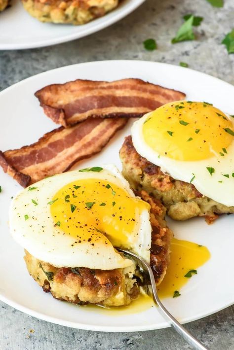 Genius recipe for leftover Thanksgiving stuffing: Cheesy Breakfast Stuffing Cakes. Stuffing Cakes, Breakfast Stuffing, Thanksgiving Brunch Recipes, Leftover Stuffing Recipes, Leftover Stuffing, Cheesy Breakfast, Egg Benedict, Thanksgiving Brunch, Leftover Thanksgiving