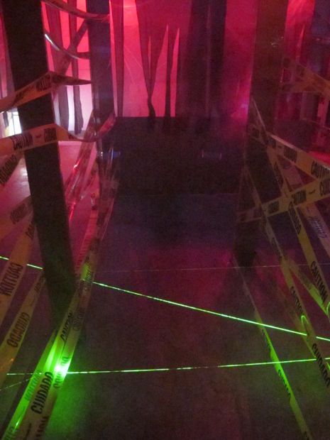 Lazer Maze -- Halloween Haunted House Haunted Maze Ideas Diy, Garage Haunted House, Creepy Halloween Diy, Maze Halloween, Laser Maze, Haunted Maze, Halloween Maze, Halloween Haunted House Decorations, Haunted House Diy