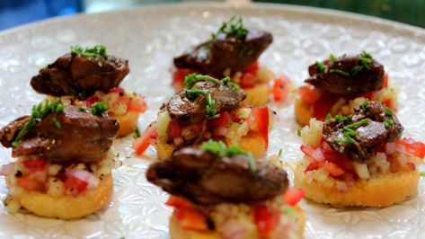 Smoked Oyster Bruschetta Grill For A Crowd, Smoked Appetizers, Summer Time Food, Smoked Shrimp, Smoked Vegetables, Smoked Oysters, Oyster Recipes, Classic Appetizers, Bruschetta Recipe