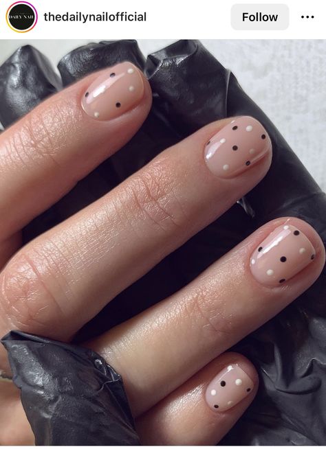 Black Dot Nails, Nurse Nails, Color Dots, Minimal Nails Art, Natural Nail Designs, Band Nails, Mens Nails, Hello Nails, French Manicure Nails