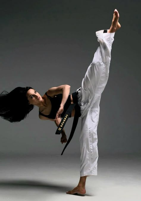 Martial Arts Photography, Sport Wallpaper, Taekwondo Girl, Women Karate, Tae Kwon Do, Female Martial Artists, Karate Martial Arts, Martial Arts Girl, Pencak Silat