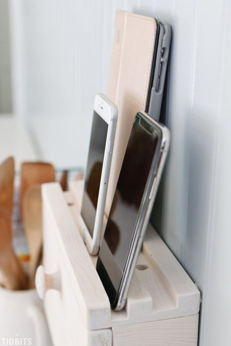 Give your cell phones and devices the perfect place to recharge in style! Build this DIY device charging station (or docking station) to hide cords, free up precious countertop space, and designate a place for the whole family to store their devices when not in use. #charging #device #chargingstation #dockingstation #cellphone #chargephone #camitidbits #kreg #kregtools Diy Charging Station Ideas, Diy Charging Station, Device Charging Station, Charging Station Ideas, Phone Charger Station, Phone Charging Station, Hide Cords, Kreg Tools, Device Storage