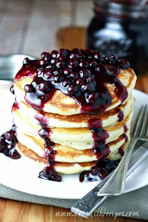 The biggest, softest, fluffiest pancakes you'll ever make. This recipe is sure to become a family favorite! Blueberry Pancakes Easy, Blueberry Sauce Recipe, Ginger Recipe, Lemon Pancakes, Blueberry Pancakes Recipe, Pancakes Pancakes, Homemade Ricotta, Stack Of Pancakes, Lemon Ricotta Pancakes