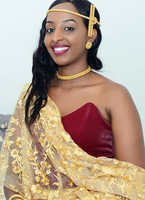 Gorgeous women in tradional clothing #EAC#rwanda#Burundi Mushanana Designs, African Wedding Cakes, Melissa Benoit, African Wedding Attire, Traditional Weddings, African Bride, Traditional Wedding Attire, African Print Clothing, Church Outfit