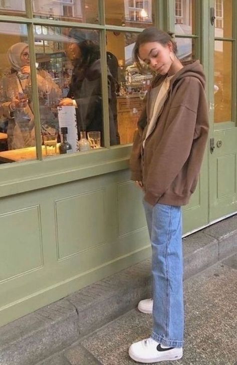 Brown Hoodie Outfit, Zip Hoodie Outfit, Brown Hoodie, Jeans Brown, Aesthetic Fits, Brown Outfit, Fall Fits, Cool Fits, Hoodie Outfit