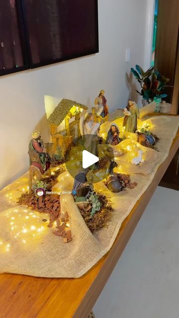 Nativity Scene Set Up Ideas, How To Display Nativity Sets, Ideas Para Pesebres, Nativity Scene Display Indoor Ideas, Nativity Scene Decor Ideas, Nativity Display Ideas, Pesebres Navidad Ideas, Nativity Set Display Ideas, Nativity Sets Display