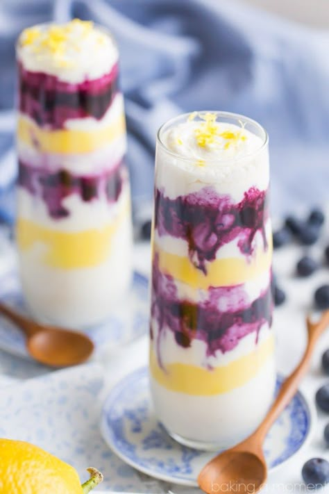 Lemon Blueberry Parfait, Shot Glass Desserts, Dessert Shooters, Dessert Shots, Parfait Recipes, Birthday Desserts, Easy No Bake Desserts, Summer Dessert Recipes, Baked Dessert Recipes