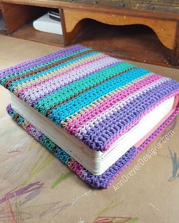 Crochet Book Cover, Bookmark Crochet, Fabric Book Covers, Crochet Book, Amazing Crochet, Journaling Bible, Crochet Bookmarks, Fun Crochet Projects, Crochet Books