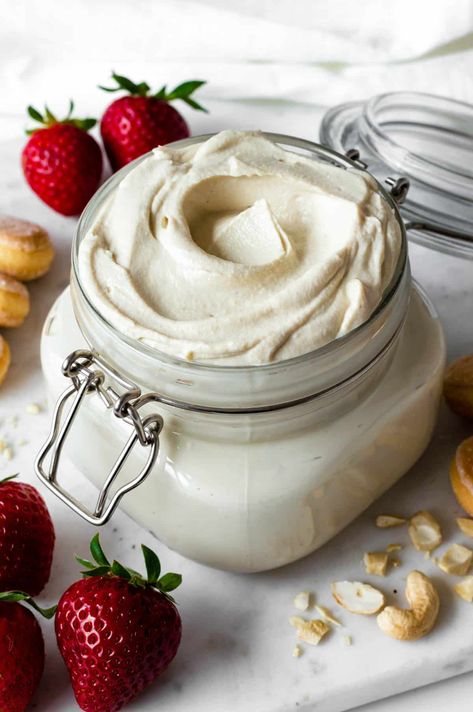 Vegan mascarpone served in a jar, placed next to strawberries, crushed cashews, and ladyfingers. Dairy Free Cheese Recipe, Vegan Mascarpone, Vegan Tiramisu, Mascarpone Frosting, Vegan Cheese Recipes, Dairy Free Alternatives, Light Meals, Vegan Pie, Vegan Cupcakes