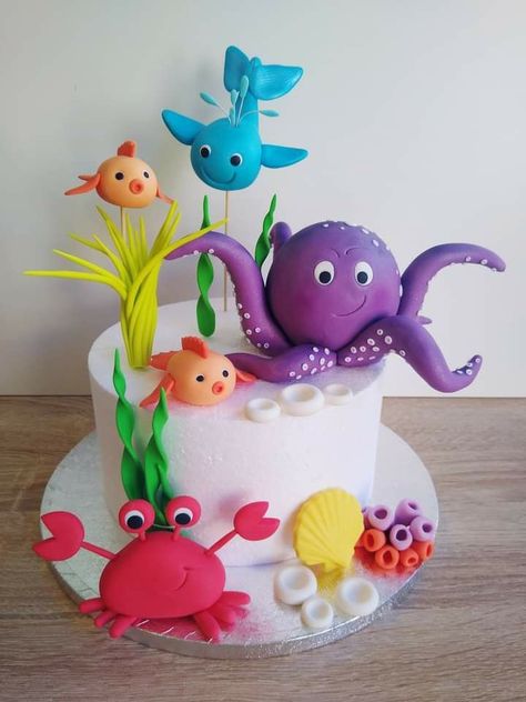 Pin von Marlena Czekaj auf figurki Sea Animals Cake, Water Theme Birthday, Seashell Cake, Water Birthday, Background Sea, Cake Background, Baby Boy Birthday Cake, Animal Birthday Cakes, Sea Cakes