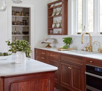 Mahogany Kitchen, Colorful Eclectic Home, No Upper Cabinets, Chicago Interior Design, Cherry Kitchen, Bathroom Decor Luxury, Mudroom Design, English Decor, Walnut Cabinets