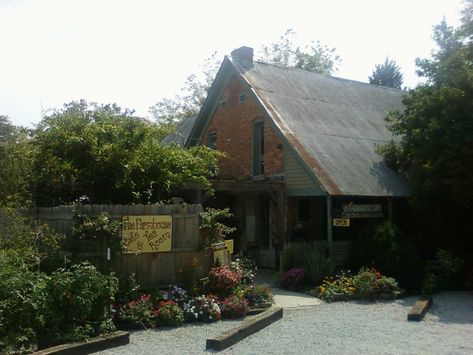 Country Fried Chicken, Farmhouse Cafe, Restored Farmhouse, Farmhouse Restaurant, Farm Restaurant, Wood Grill, Indiana Travel, Cafe House, Vintage Restaurant