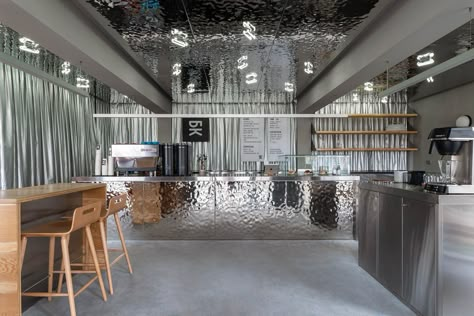 Fastfood Design, Lounge Nightclub, Oasis Hotel, Metal Interior Design, Mood Coffee, Travertine Colors, Japan Interior, Soda Bar, Metal Interior