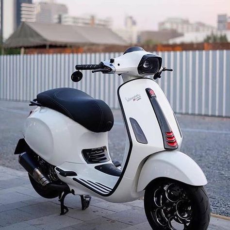 Vespa Sprint 150, Vespa Lx, Two Wheel Scooter, Vespa S, Vespa Sprint, Vespa Gts, Vespa Scooter, Motorcycle Wallpaper, Futuristic Motorcycle