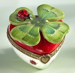 German Beer Steins, A Ladybug, Limoges Boxes, Heart Box, German Beer, Pretty Box, Pill Boxes, Glass Christmas Ornaments, Lady Bug