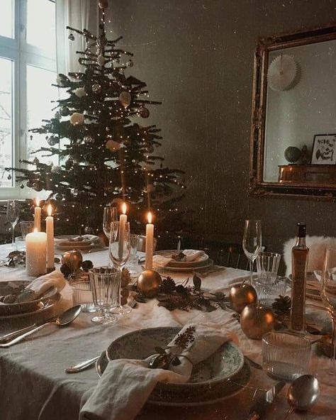 Christmas Tablescape, Cosy Christmas, Christmas Interiors, Christmas Time Is Here, Christmas Feeling, Christmas Inspo, Noel Christmas, Merry Little Christmas, Christmas Mood