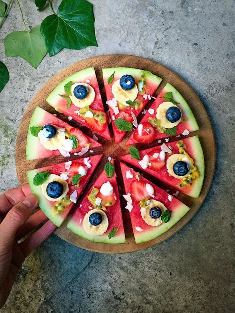 Watermelon Fruit Pizza Watermelon Fruit Pizza, Watermelon Pizza, Dash Diet Recipes, Fruit Pizza Recipe, Diet Desserts, Diet Breakfast Recipes, Diet Breakfast, Snacks To Make, Fruit Pizza