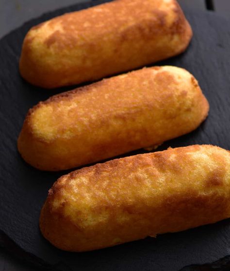 Twinkies is a classic American dessert which has always been loved by all .Learn how to make air fryer twinkies in a jiffy. Air Fryer Cocktail Weenies, Air Fryer Twinkies, Air Fried Twinkies, Crinkle Fries In Air Fryer, Fried Twinkies, Deep Fried Twinkies, Air Fryer Resepte, Twinkies Recipe, English Muffin Pizza