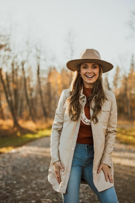 Amy Flemming Outfit, Amy From Heartland Outfits, Amy Fleming Outfits, Heartland Georgie, Heartland Characters, Farm Life Aesthetic, Heartland Actors, Long Shacket, Elizabeth Smart