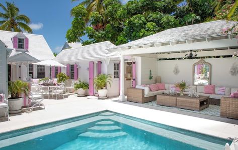 The Most Photographed House in the Bahamas! Bahamas Interior Design, Bahama House, Bahamas House, Pineapple House, Exuma Bahamas, Beach House Exterior, Blue Hole, Outdoor Entertainment, Entertainment Area