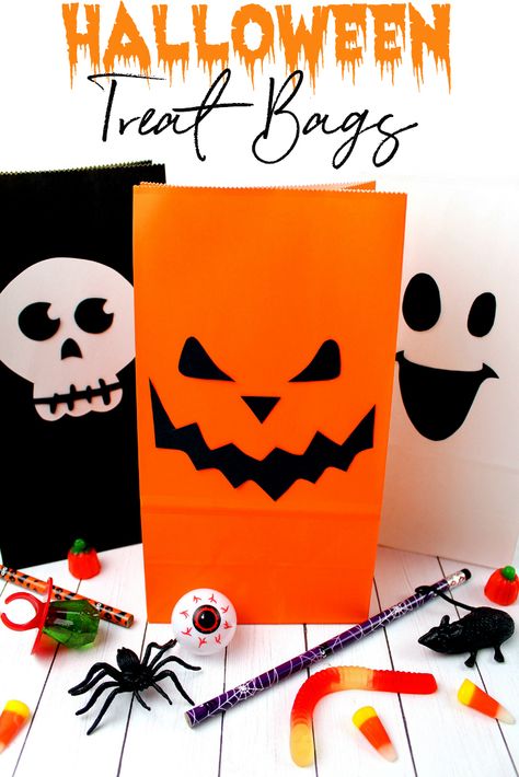 Halloween Loot Bags Diy, Halloween Party Bags Diy, Diy Halloween Treat Bags, Diy Party Bags, Halloween Treat Bags Diy, Diy Halloween Treats, Fun Diy Craft Projects, Spooky Diy, Room Decor Crafts