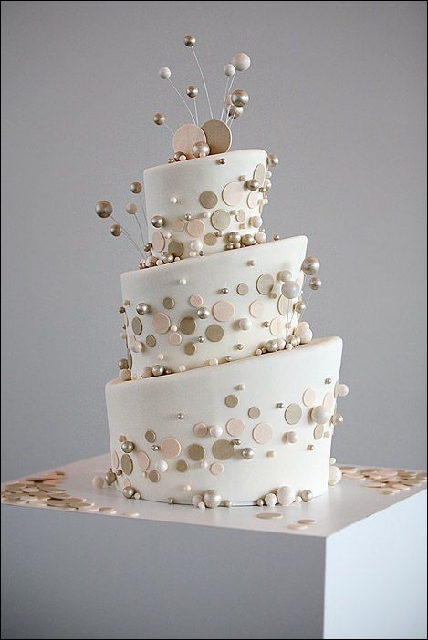 Modern Baubles - cake inspiration - just the pearls and bubbles on fondant idea - the angles I won't be able to do! Whimsical Wedding Cakes, Unusual Wedding Cakes, Topsy Turvy Cake, Log Cake, White Wedding Cakes, Modern Wedding Cake, Wedding Cake Inspiration, Gorgeous Cakes, Tiered Wedding Cake