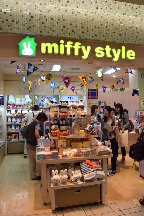 ULTIMATE GUIDE TO TOKYO CHARACTER STREET TOKYO STATION Studio Ghibli Store, Shopping In Tokyo, Totoro Merchandise, Japan Lover Me, Pokemon Store, Street Japan, Japanese Cartoon Characters, Moomin Shop, Tokyo Shopping