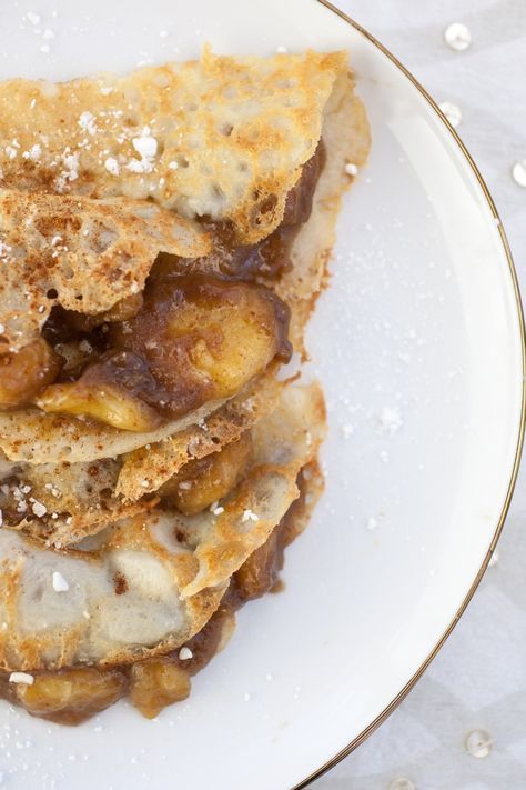 Bananas Foster Crepes Making Crepes, Fluffy French Toast, Banana Foster, Crepe Recipe, Best French Toast, How To Make Crepe, Fall Snacks, Bananas Foster, Crepe Recipes