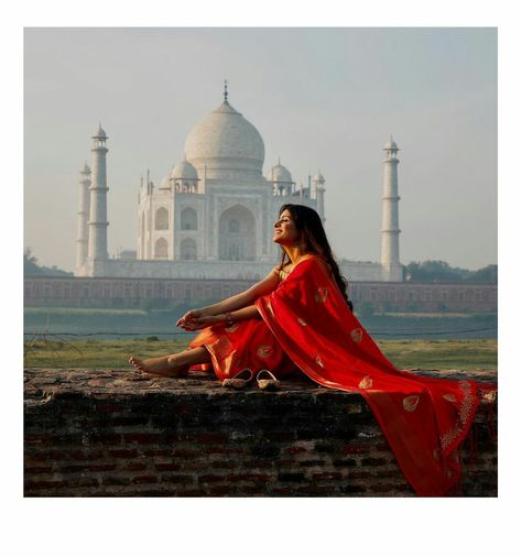 Tajmahal Photoshoot Dress, Tajmahal Poses, Agra Photoshoot, Taj Mahal Photo Ideas, Taj Mahal Poses, Taj Mahal Outfit Ideas, Beaches Photography, India Travel Places, Travel Photoshoot