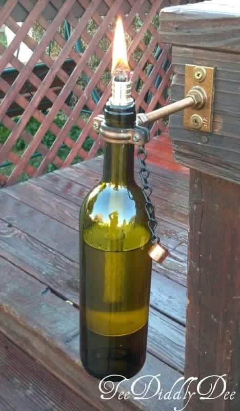 Wine Bottle Tiki, Wine Bottle Tiki Torch, Glass Bottle Diy, Astuces Diy, Foam Pumpkins, Tiki Torches, Olive Oil Bottles, Soda Bottles, Wine Bottle Crafts