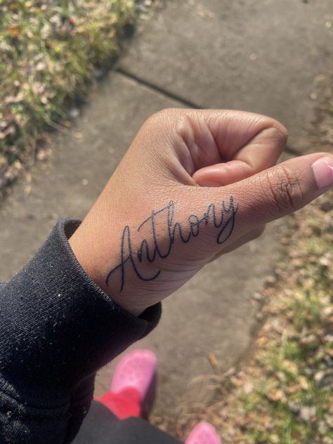 Boyfriend Initial Tattoos For Women, Andre Name Tattoo, Anthony Tattoo Name Ideas, Jayden Tattoo Names Design, Brian Tattoo Name, Name Tattoo Ideas On Arm, Boyfriend Name Tattoo Ideas For Women, Anthony Tattoo Name, Partners Name Tattoo Ideas