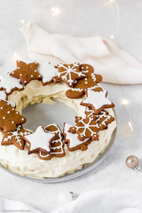 Chocolate Ripple Wreath Cake with Brandy Cream Chocolate Ripple Cake, Choc Ripple Cake, Nabisco Famous Chocolate Wafers, Cake Wreath, Ripple Cake, Wreath Cake, Biscuit Decoration, Famous Chocolate, Holiday Chocolate