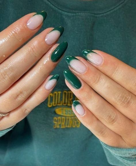 Colored French Nails, Green French Tip, Hoco Nails, Short Nail Manicure, Green French, Romantic Nails, Green Queen, Sparkle Nails, Minimalist Nails