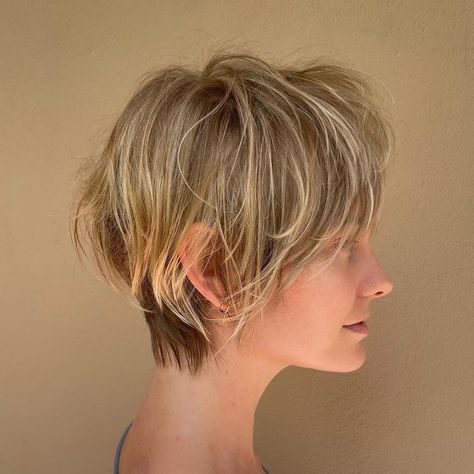 Long Layered Pixie for Fine Hair Above The Shoulder Haircuts, Low Maintenance Short Haircut, Shoulder Haircut, Ladies Wigs, Layered Pixie, Wigs Straight, Short Choppy Haircuts, Long Pixie Hairstyles, Wigs Short