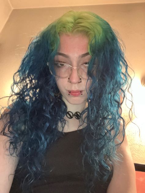 green and blue hair <3 Blue And Green Curly Hair, Blue And Green Hair Dye Ideas, Blue Hair With Green Highlights, Blue To Green Hair, Teal And Green Hair, Green And Blue Hair Color, Crooked Glasses, Green And Blue Hair, Blue And Green Hair