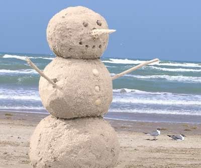 Sand Snowman, Sand Castles, Beachy Christmas, Tropical Christmas, Sand Sculptures, Beach Christmas, I Love The Beach, Coastal Christmas, Sand Art