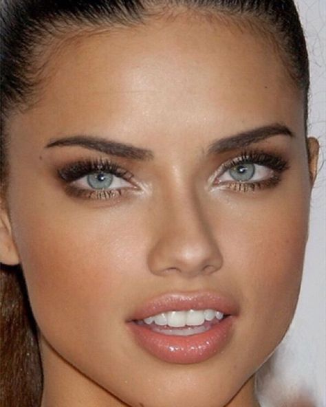 Arianna Lima Makeup, Adriana Lima Nose, Young Adriana Lima, Adriana Lima Face, Adriana Lima Makeup, Glamorous Lifestyle, Desired Face, Hooded Eyes, 1940s Dresses