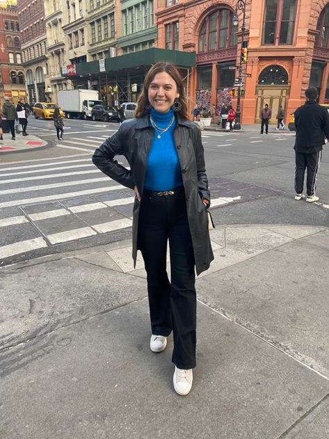 Blue Turtle Neck Outfit, Simple Layered Necklaces, What To Wear Casual, Top With Jacket, Turtle Top, Lavender Fashion, Blue Turtleneck, Outfit Simple, Classic Outfit