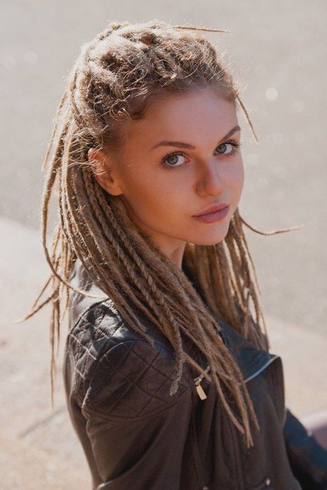 Fake Dreadlocks, Dreadlock Rasta, Rasta Hair, Dreadlocks Girl, Blonde Dreads, Bob Braids Hairstyles, Natural Hair Accessories, Dreads Girl, Beautiful Dreadlocks